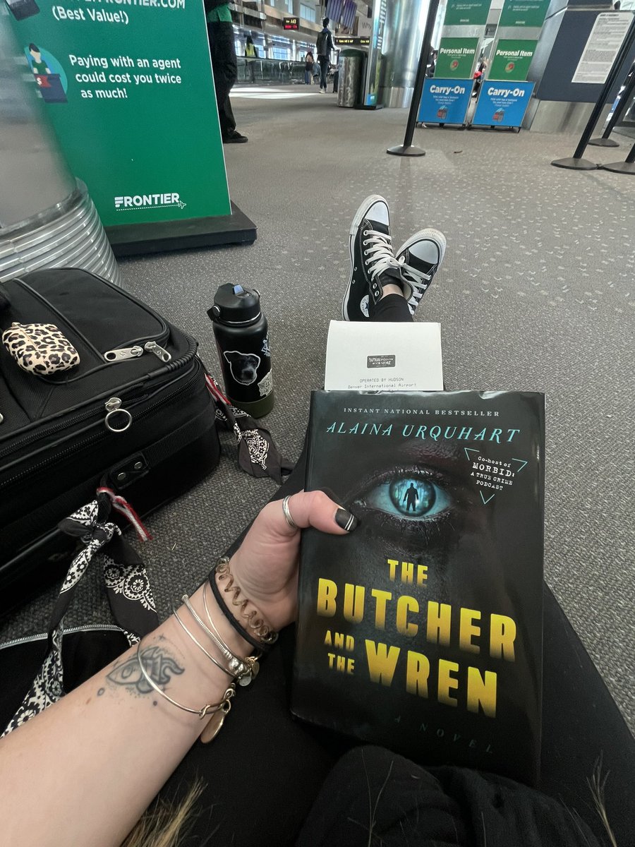 AvaFlave18's tweet photo. Hey weirdos! 🖤 Not a big reader, but had to buy Alaina’s book (from @AMorbidPodcast) when I saw it at the airport bookstore. Perfect book for a work trip! #TheButcherAndTheWren #StayWeird #ButNotTooWeird https://t.co/p33CQHx2Wm