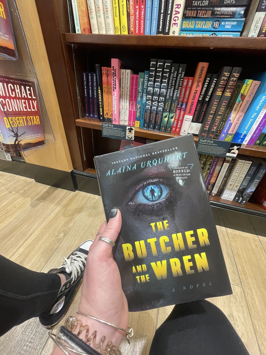 AvaFlave18's tweet photo. Hey weirdos! 🖤 Not a big reader, but had to buy Alaina’s book (from @AMorbidPodcast) when I saw it at the airport bookstore. Perfect book for a work trip! #TheButcherAndTheWren #StayWeird #ButNotTooWeird https://t.co/p33CQHx2Wm