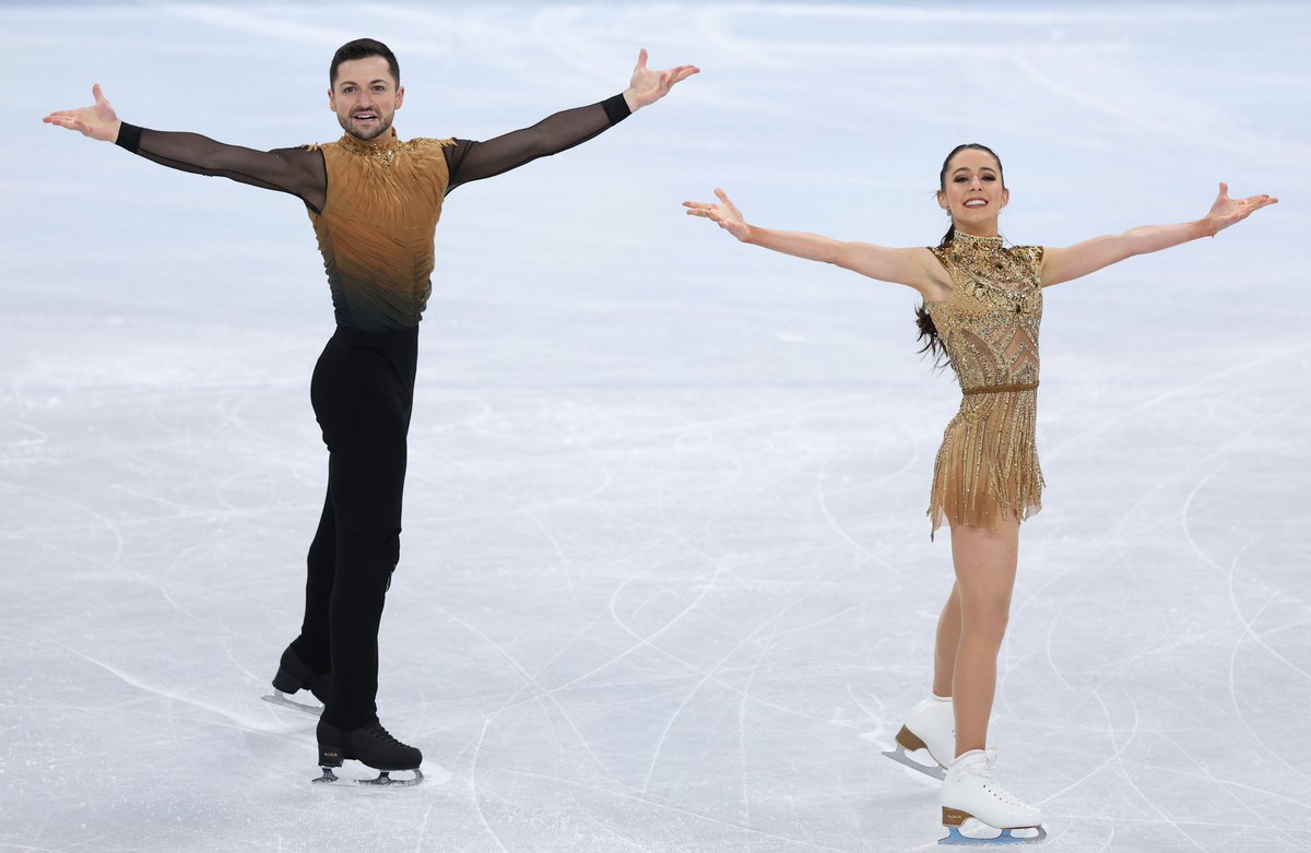 TeamGB's tweet photo. Figure skating sensations ⛸️

It's Ice Dance🥈 for @Lewisgibson4 and Lilah Fear in front of home support 👏

#MKJohnWilsonTrophy @ISU_Figure https://t.co/AwYFgrSNw0