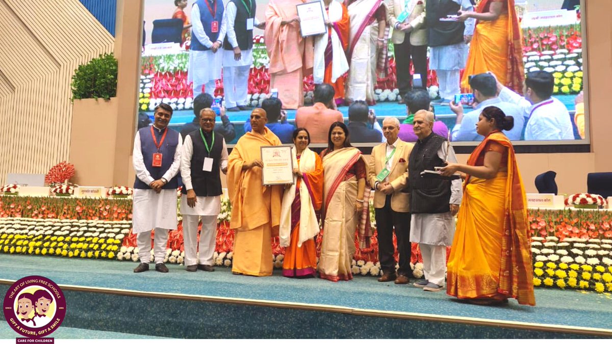 aolschools's tweet photo. We are delighted to announce that our chairperson, respected @Bhanujgd has been awarded the #SantEshwerAward for her grassroot efforts in uplifting 80,000 underprivileged children through 982 free schools in 22 states with free &amp; value-based education.@M_Lekhi @AvdheshanandG https://t.co/bAUtaSsUhl