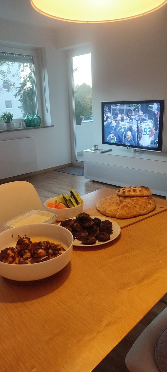 #ranNFL <a href="/Icke41/">Icke Dommisch</a> <a href="/ransport/">ran</a> wenn man schon keine Tickets bekommt, zelebriert man das Spiel wenigstens dahoam in München