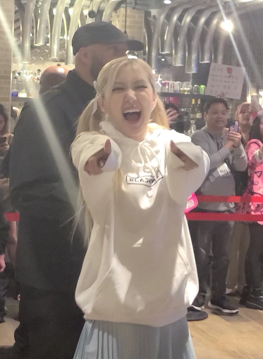 OH MY GOD ROSÉ IS A BABY