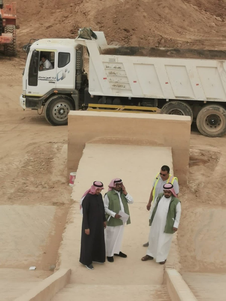 adhwasa's tweet photo. بتوجيه صاحب السمو الملكي #الأمير_فيصل_بن_خالد_بن_سلطان @fksalsaud #أمير_منطقة_الحدود_الشمالية
 لمتابعة السدود لموسم الأمطار.
"الياس" يؤكد جاهزية السدود في #الحدود_الشمالية 
https://t.co/7WUbnXTWzQ https://t.co/SwIR66656h