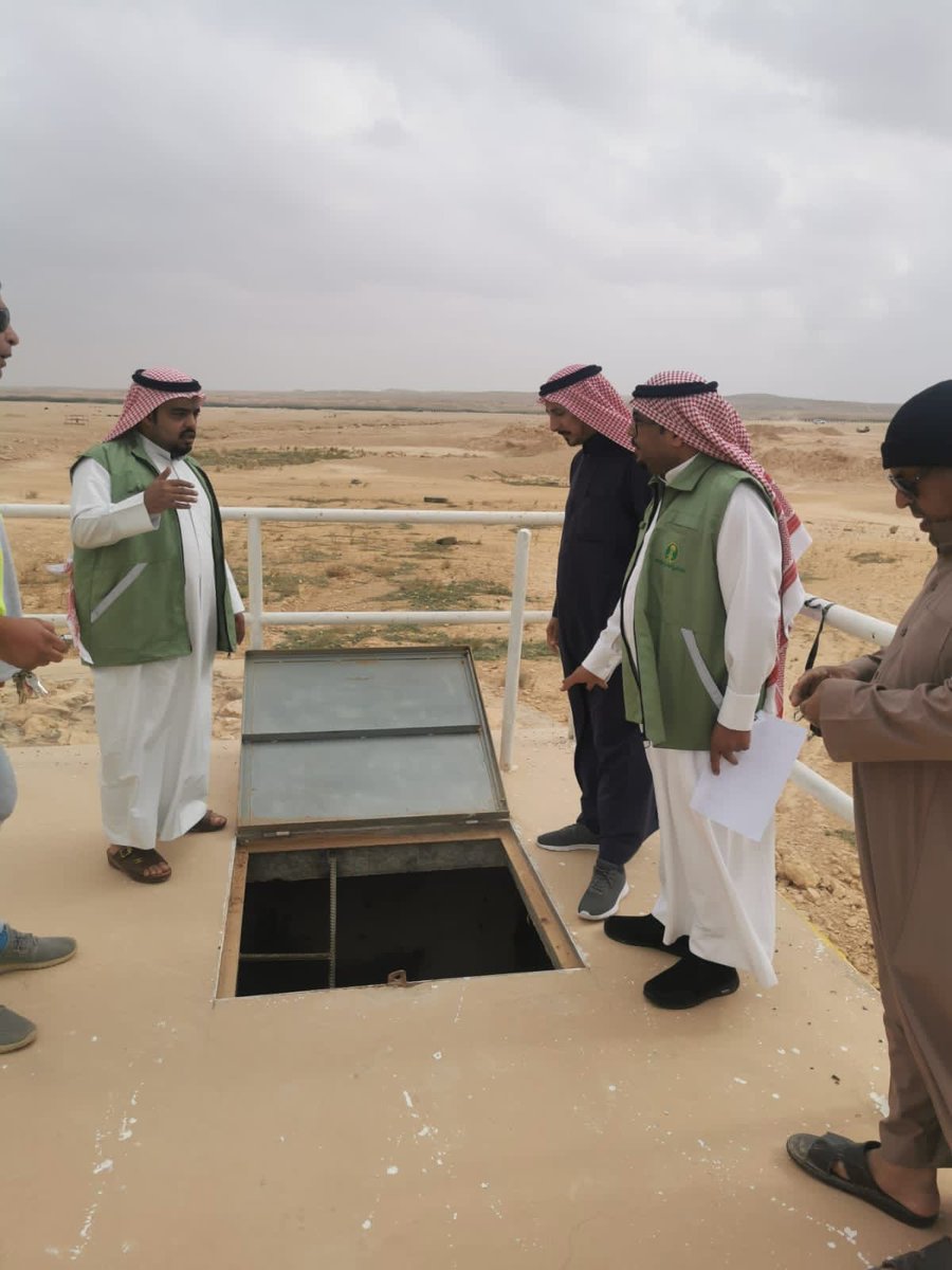 adhwasa's tweet photo. بتوجيه صاحب السمو الملكي #الأمير_فيصل_بن_خالد_بن_سلطان @fksalsaud #أمير_منطقة_الحدود_الشمالية
 لمتابعة السدود لموسم الأمطار.
"الياس" يؤكد جاهزية السدود في #الحدود_الشمالية 
https://t.co/7WUbnXTWzQ https://t.co/SwIR66656h