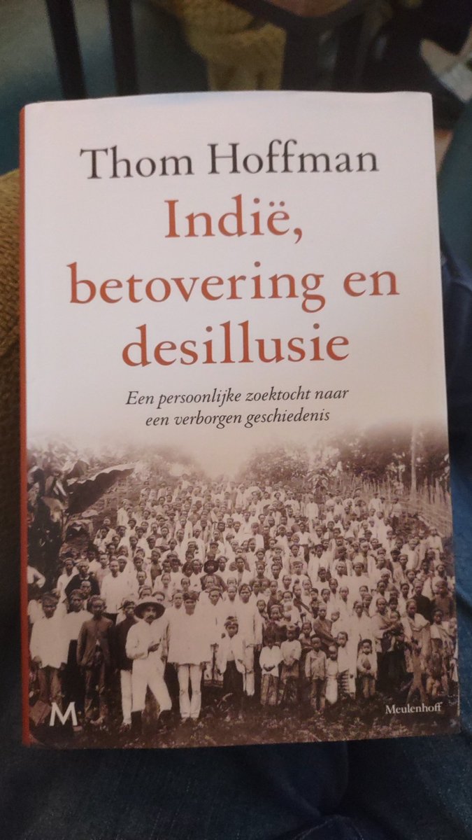 kreuger62's tweet photo. Begonnen in .....
Flinke pil! Boeiend hoe #ThomHoffman literatuur, geschiedenis en geschiedschrijving door elkaar weeft. Nog maar op een kwart, pakkend wel. https://t.co/CdOJSA1Ji3