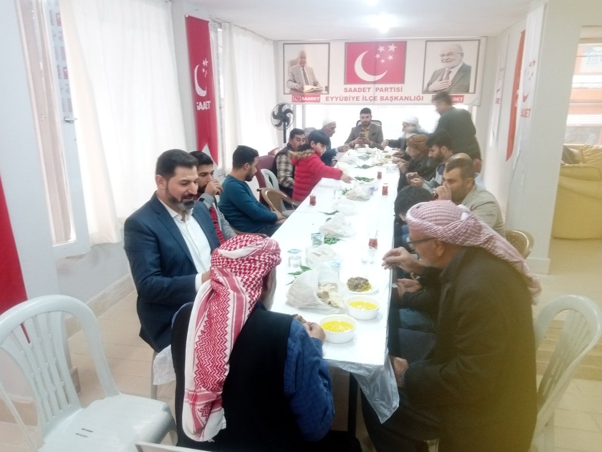 Pazar buluşmaları kapsamında ilçe yönetimimiz mahalle başkanlarımız ve Eyyübiyeliler biraraya geldik.
Emeği geçen herkesten Allah razı olsun.
