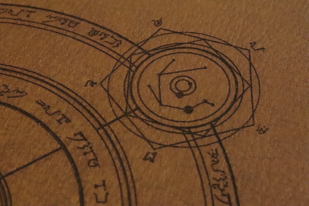 SpeechlessBard's tweet photo. We're experimenting with more leather book designs with no titles: this is our full #ttrpg Conjurer's Circle design 🧙
Since we got some good reactions on the one #dnd book sleeve in the sale, we put the design in the shop with a little intro discount ✨
https://t.co/jjzaVooqkk https://t.co/MjrHzeevyr
