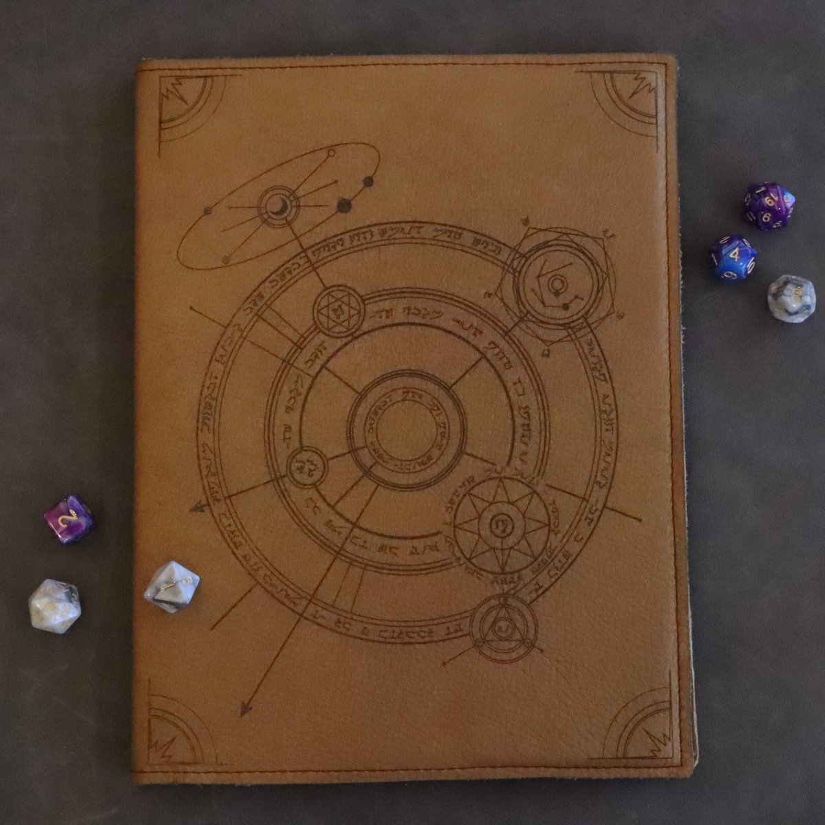 SpeechlessBard's tweet photo. We're experimenting with more leather book designs with no titles: this is our full #ttrpg Conjurer's Circle design 🧙
Since we got some good reactions on the one #dnd book sleeve in the sale, we put the design in the shop with a little intro discount ✨
https://t.co/jjzaVooqkk https://t.co/MjrHzeevyr