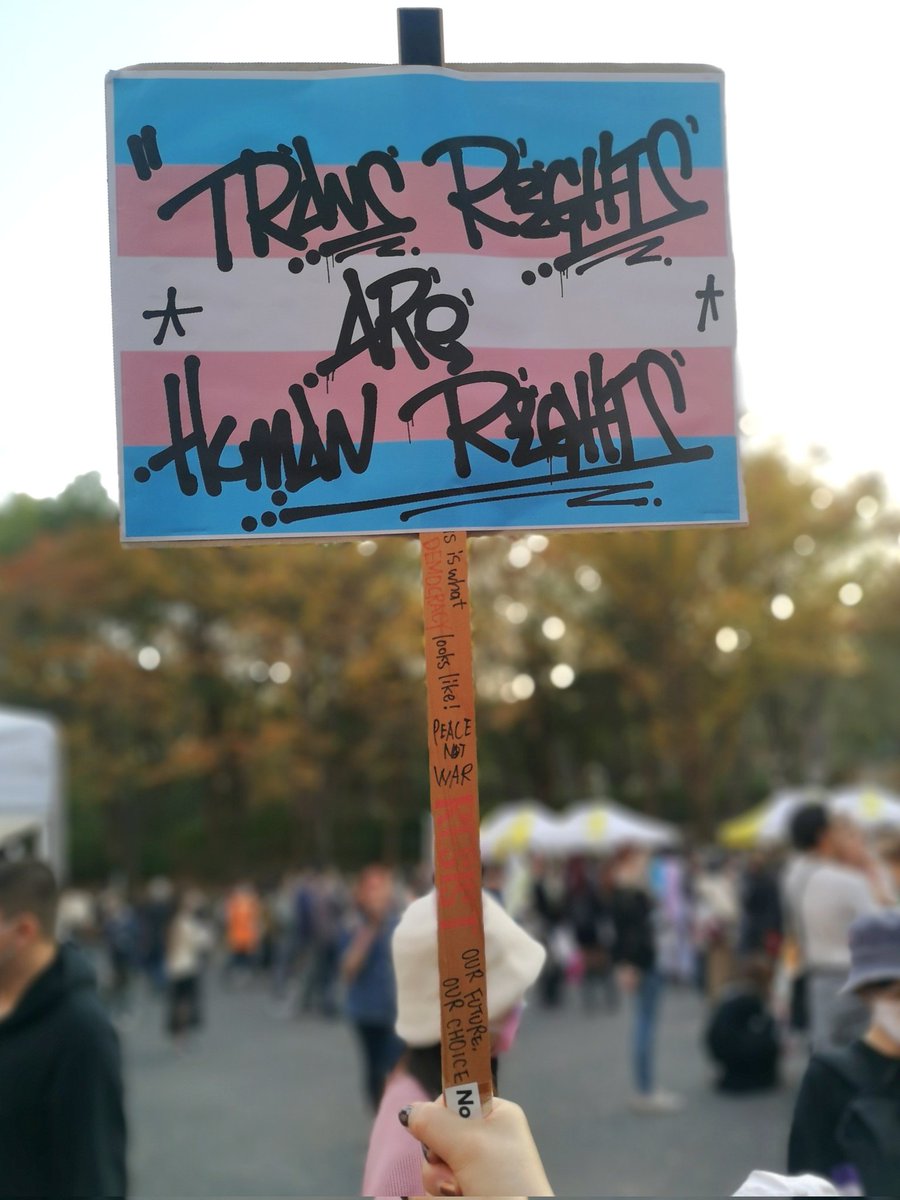 Sacklaver's tweet photo. 【#TokyoTransMarch2022】
朝から準備していたので写真もほぼ撮っていないですが、数すくないきのうの写真です。撮らせていただき、ありがとうございました。あらためて差別のない社会になることを願った一日です。#東京トランスマーチ2022 https://t.co/9D2aPIUFlV