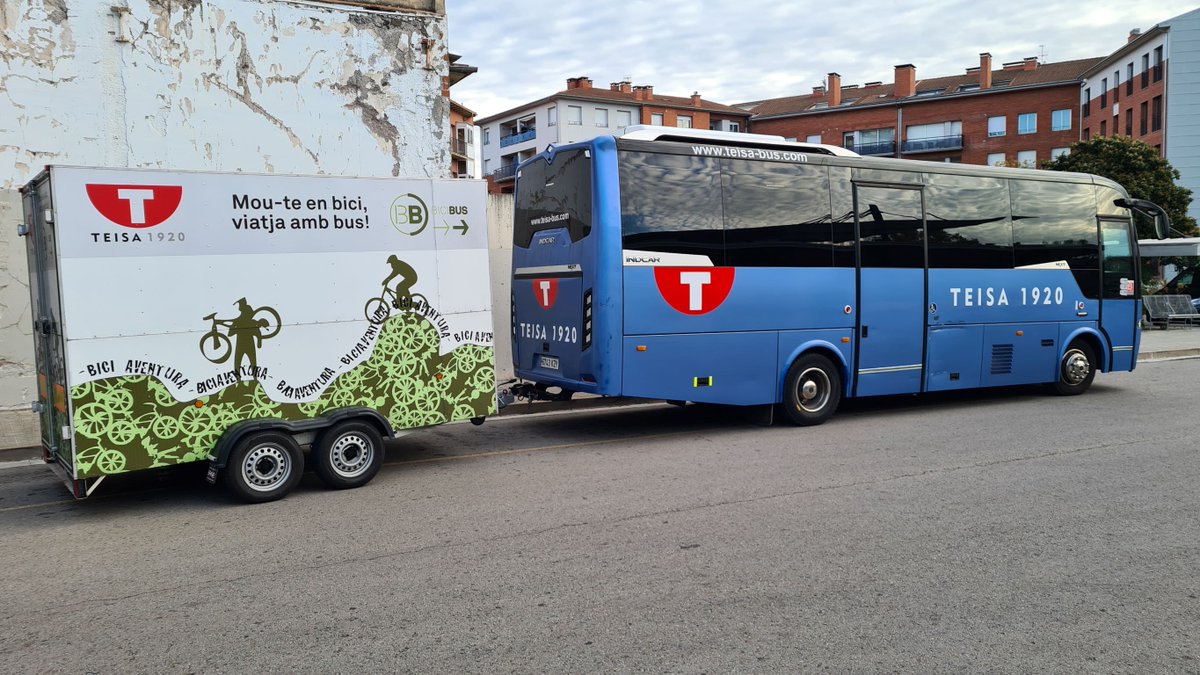 miquelsola's tweet photo. Avui amb #quantumbtt hem fet la ruta del Carrilet des d'Olot fins a Girona. Primer amb el bus de la Teisa (surt de Girona a les 7h45') fins a Olot i després amb la bici fins a Girona. Ruta molt recomanable. 60 kms. de paisatges preciosos. @miquelduran https://t.co/EctVo739TL