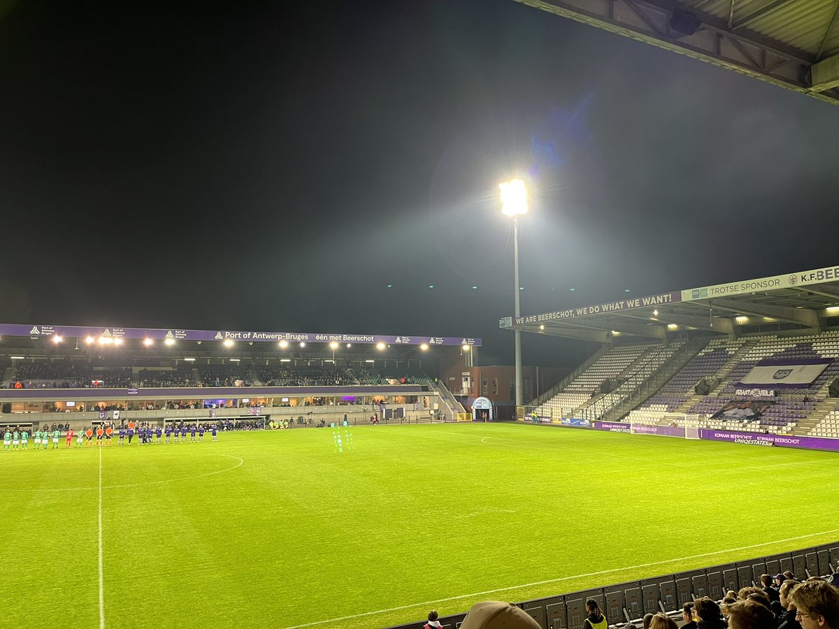 egbert_baarsma's tweet photo. Gisteren de groundhopdag in België afgesloten met Beerschot - Virton (3-0). Beerschot speelt in het Olympisch Stadion van Antwerpen. Behalve de locatie is er helaas niets meer terug te vinden van de Spelen van 1920. #groundhopping #beerschot #beevir https://t.co/mUuUHwu3fQ