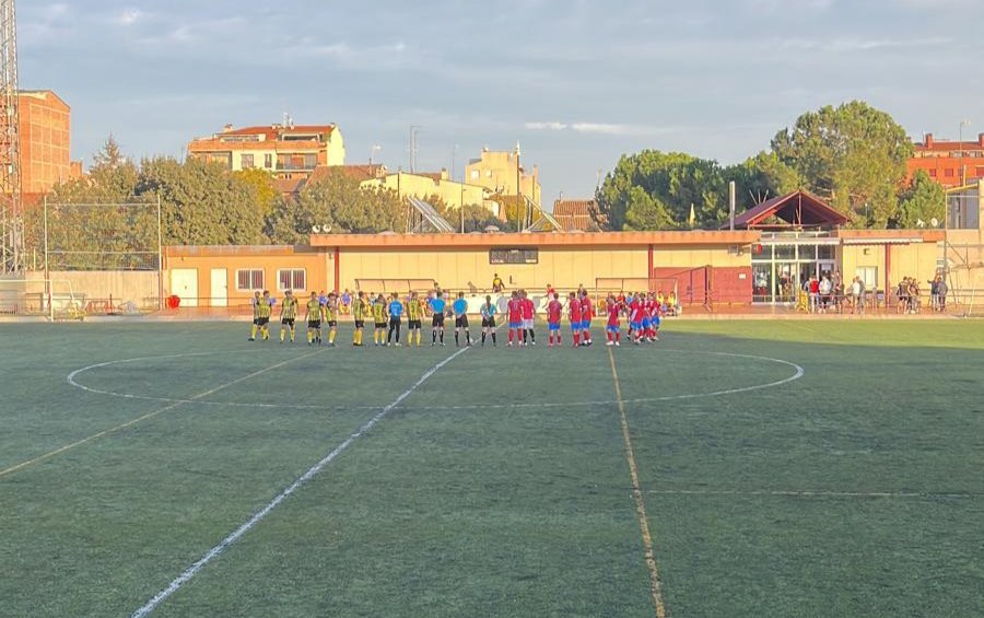 Continuem la tarda de #futbolcat desde el Municipal La Devesa partit de #2cat2A el <a href="/cenavasoficial/">CE Navàs</a> rep la visita del <a href="/CFLloreda/">C.F. Lloreda</a> #treballitreball