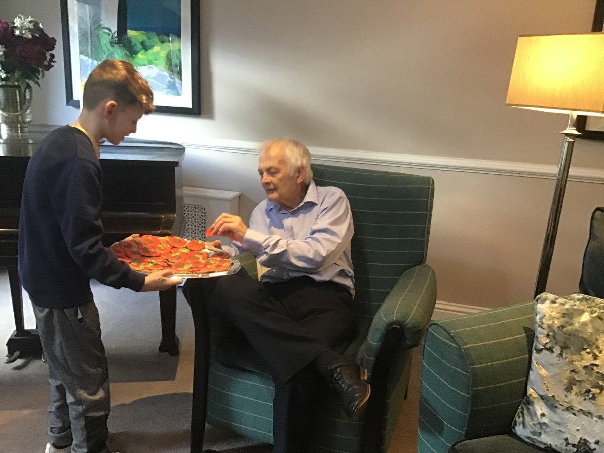 CollingtreePri's tweet photo. Mrs Cushing and sunset club made some remembrance biscuits which we then took to share with the residents and staff at Collingtree Care Home as part of our work learning about the importance of remembrance day. #collingtreecommunity #valueofpeace @PDET_MAT https://t.co/ydy5vnIXKu