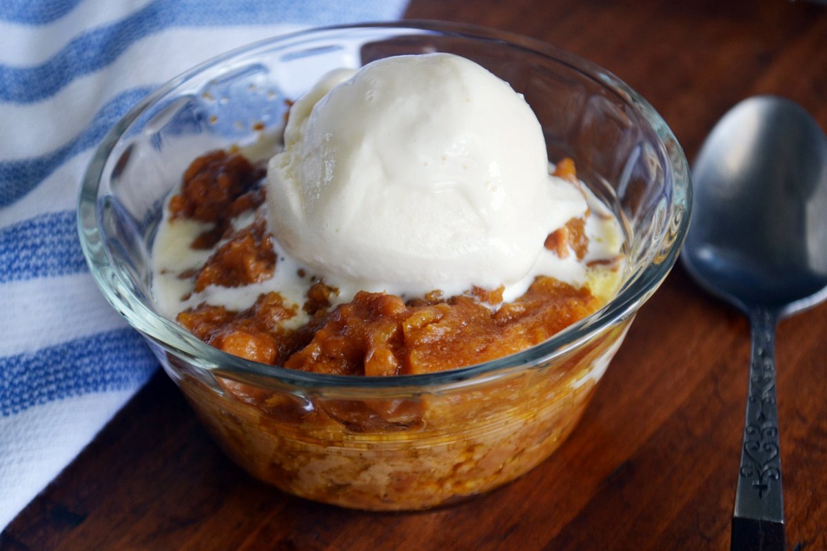 CorinnePulitzer's tweet photo. #PuddingLovers are celebrating Americaโs oldest dessert today! Get out the #CornMeal, #Molasses & Spices, itโs #NationalIndianPuddingDay & best topped off with a scoop of Vanilla Ice Cream! @NationalDayCal @smithwollensky #UnionOysterHouse @AnthonysPier4 @listofdays @Breyers https://t.co/PKHMqsSEzJ