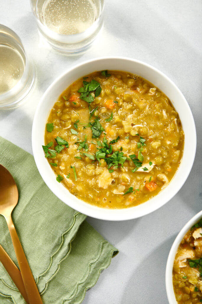 ServeTurkey's tweet photo. It’s soup season! This Leftover Turkey Split Pea Soup from @KatieWorkman100 is comfort food in a bowl. Bookmark this one to use up those post-Thanksgiving leftovers!
#TryTurkey│https://t.co/5oTMqOv6eV https://t.co/suyhxCnsVm