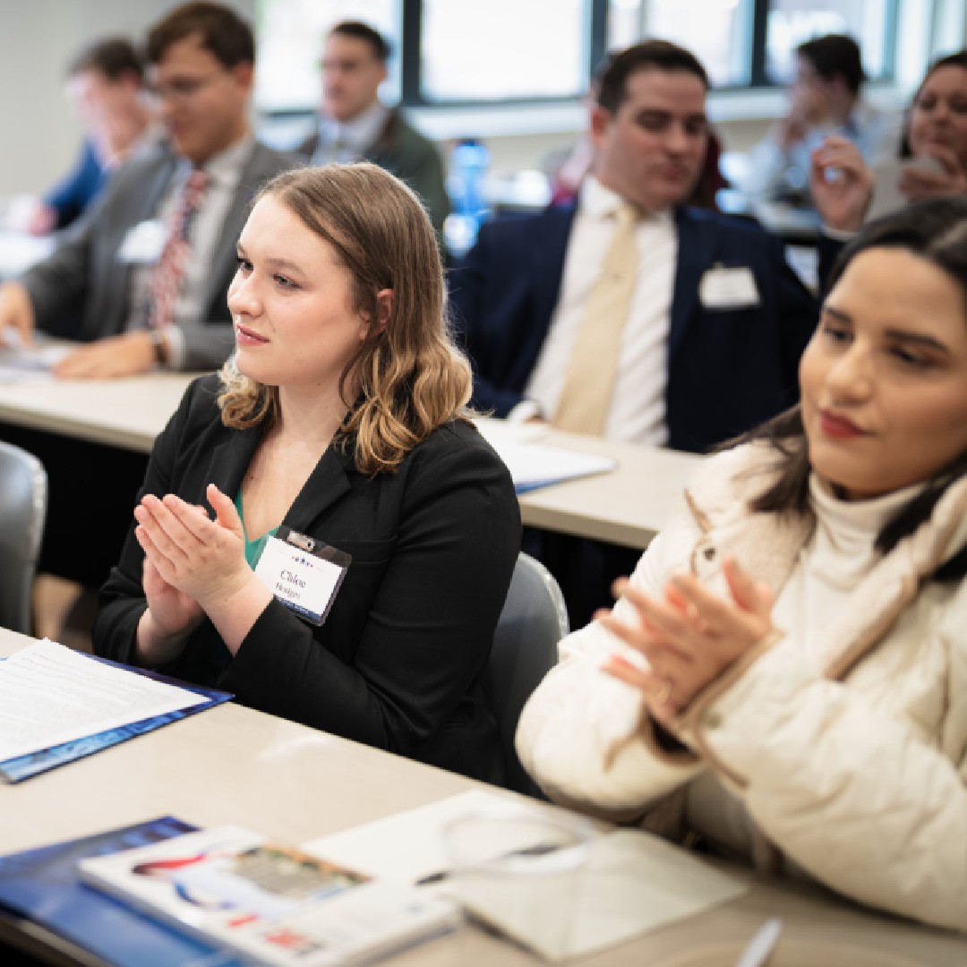LeadershipInst's tweet photo. Professional development skills?
LI knows a thing or two about that.
#DCIntern #ProfessionalDevelopment #WashingtonDC #SkillsTraining #Conservative #ArlingtonVA #LIIntern https://t.co/7jvDSmOIdG