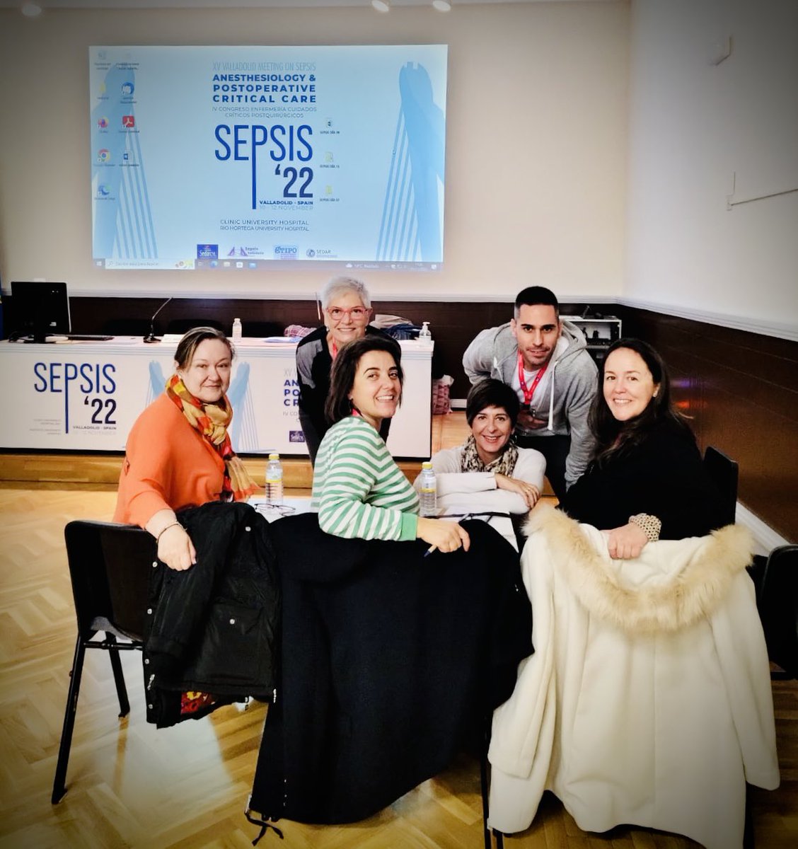 Anestesia Clínico Valencia (@anestesiavalen) on Twitter photo Porque sin ell@s no seríamos equipo! Enfermería de nuestra UCI-A también celebra su IV CONGRESO ENFERMERÍA CUIDADOS
CRÍTICOS POSTQUIRÚRGICOS en #SepsisValladolid22
#criticalcarenurses #nursesinscience
<a href="/GVAclinic/">Hospital Clínic de València</a> <a href="/incliva_iis/">INCLIVA</a> <a href="/GtipoS/">GTIPO-SEDAR</a> <a href="/SCISEDAR/">@SCISEDAR</a> <a href="/sedar_es/">SEDAR</a>
#SomClinic #teamwork Porque sin ell@s no seríamos equipo! Enfermería de nuestra UCI-A también celebra su IV CONGRESO ENFERMERÍA CUIDADOS
CRÍTICOS POSTQUIRÚRGICOS en #SepsisValladolid22
#criticalcarenurses #nursesinscience
<a href="/GVAclinic/">Hospital Clínic de València</a> <a href="/incliva_iis/">INCLIVA</a> <a href="/GtipoS/">GTIPO-SEDAR</a> <a href="/SCISEDAR/">@SCISEDAR</a> <a href="/sedar_es/">SEDAR</a>
#SomClinic #teamwork