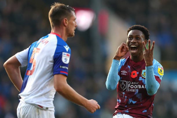 TurfCastPodcast's tweet photo. 3️⃣ NATHAN TELLA LEGEND!! 😅😂🤣🤣😂😅

#twitterclarets #UTC https://t.co/TvB3ZAjBw0