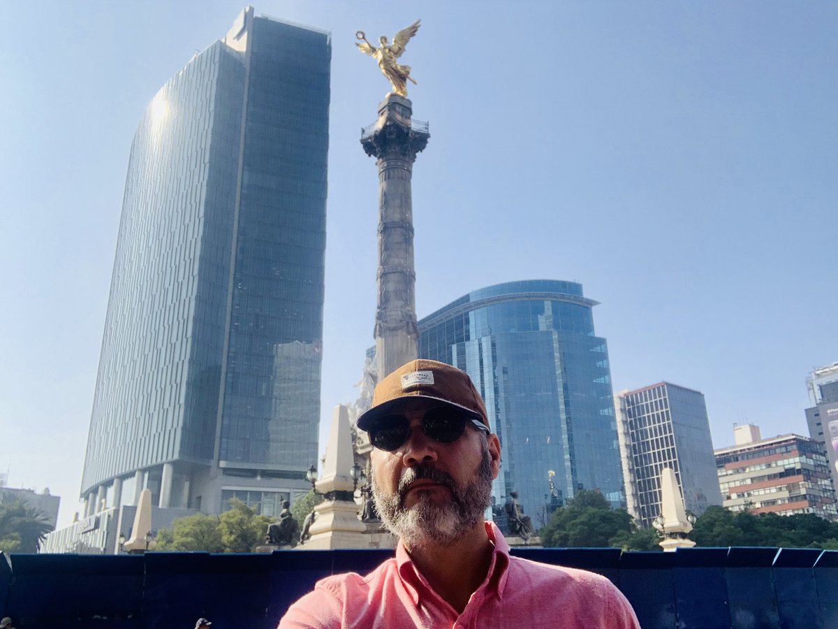 PACKO_GARCIA's tweet photo. Si ven a alguien en el #AngelDeLaIndependencia con camisa #Rosa #Respetelo, esta defendiendo la democracia y su derecho a tener un organismo autónomo que proteja su #Voto #YoSiVoyALaMarcha #YoDefiendoAlINE https://t.co/dNrhicBaAp