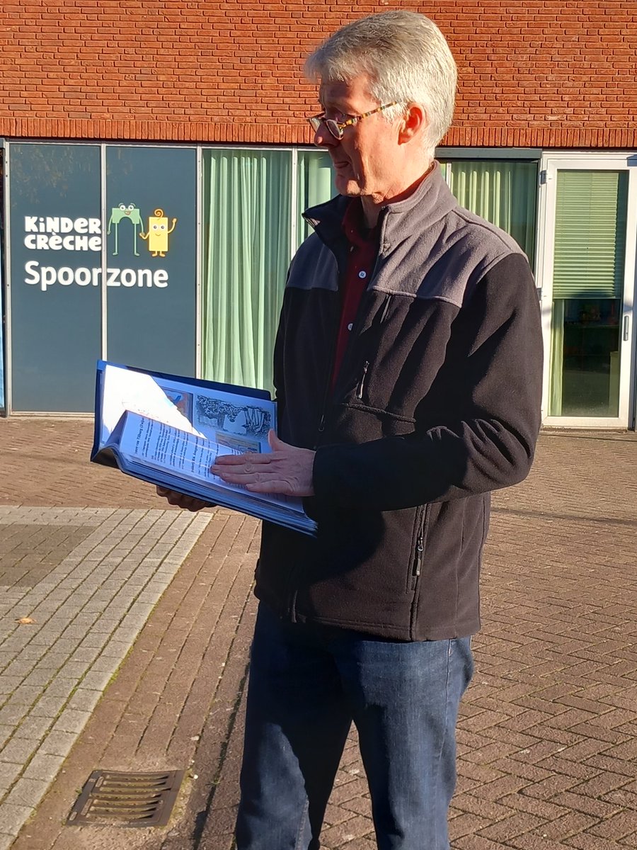 GodelieveTT's tweet photo. Interessante stadswandeling 'Koloniaal verleden' afgesloten met een kopje koffie en goed gesprek. #STEEOK i.s.m. Stichting Comité 30 juni - 1 juli). Veel ruimte voor dialoog. Gesprekken over excuses maken, uitwisseling van uiteenlopende standpunten; Kunst in openbare ruimte https://t.co/nv1hjEHqOL