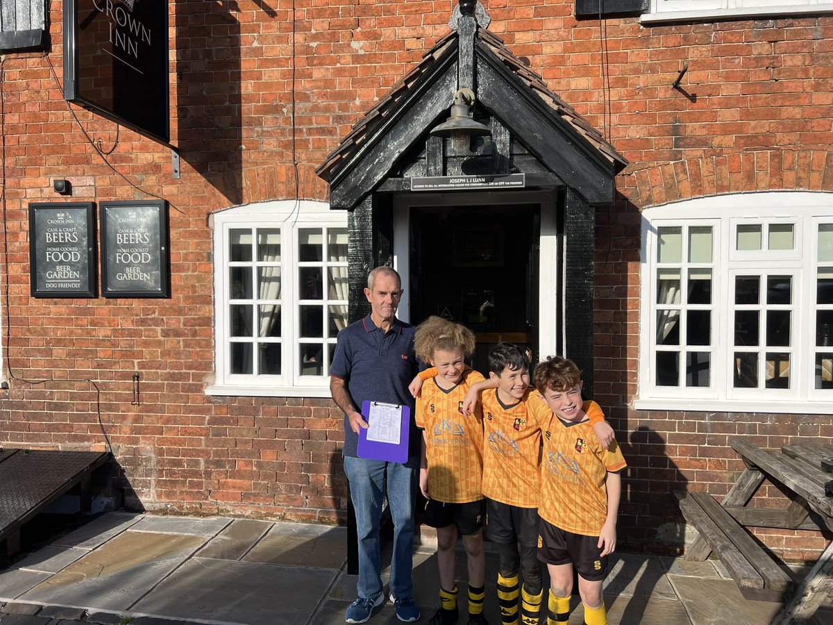 Paulo_Ashmorio's tweet photo. A special mention to Jay from Alvechurch. Every week, Jay runs a football card in the Crown Inn and has recently raised £3000 for the youth section, huge thank you Jay for your support!! @Alvechurch1st @YthAlvechurch https://t.co/nnlPhPRdi4