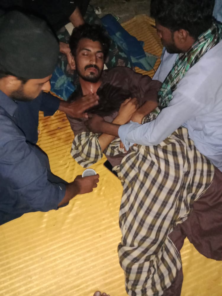 ExChairman_BSF's tweet photo. حامد میر صاحب بلوچستان میں میڈیا بلیک آؤٹ کیوں ہے؟
اب یونیورسٹی میں ہمارے خوابوں کو قتل کیا جارہا ہے۔
لسبیلہ یونیورسٹی نے طلباء پر ناجائز ایف آئی آر درج کرکے انکی مستقبل کو داغ دار بنانا چاہ رہا ہے۔ پھر بھی جواب یہ ملےگا کہ بلوچ مجرم ہیں
#WithdrawFalseFIRagainstTheBalochStudents https://t.co/4DGMxAPnpt