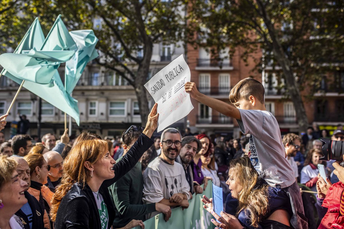 Monica_Garcia_G's tweet photo. Con la sanidad siempre. Por los pacientes, por los profesionales, por quiénes lucharon por defender lo público y por los que están por venir. https://t.co/NglN2LYvRJ