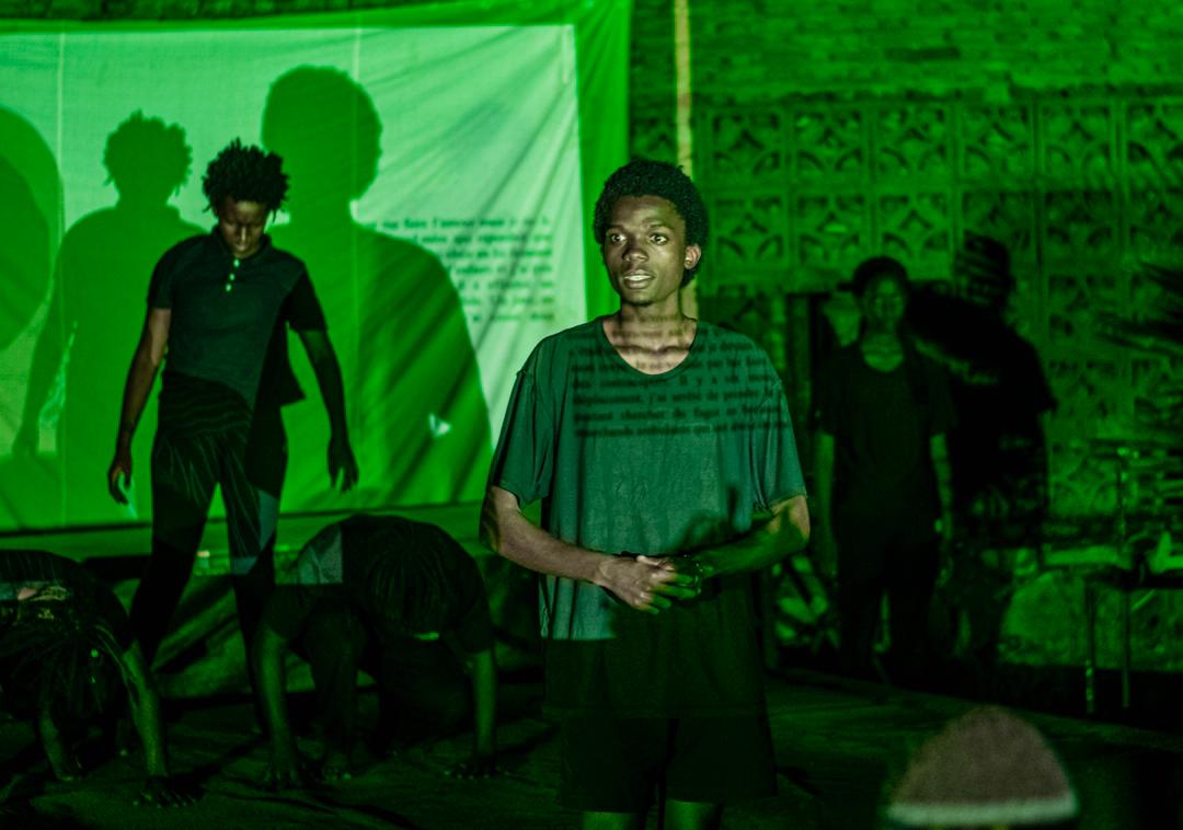 CultureIna's tweet photo. 🎭⭕️ Retour en image

Hier au @IzubaHub  Dix jeunes artistes venus de Bujumbura et Gitega ont questionné à travers leur spectacle: les violences basé sur le genre, l’harcèlement sexuel, le viol, l’abandon, et le droit de l’enfant, tout ça mélangeant danse 💃 théâtre 🎭 musique 🎵 https://t.co/xD0iYWEWj0