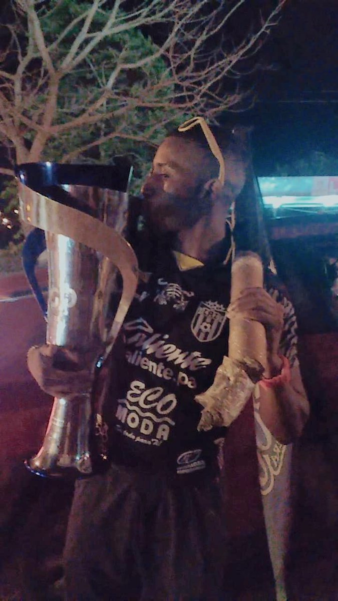 Vikingo117's tweet photo. @kill_rules Disfrútala si también eres disque Chorrerano 🤡 https://t.co/YcR0OC9yVw
