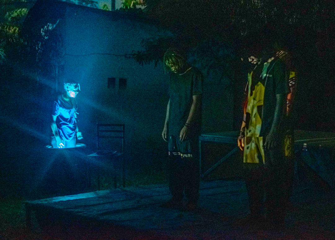 CultureIna's tweet photo. 🎭⭕️ Retour en image

Hier au @IzubaHub  Dix jeunes artistes venus de Bujumbura et Gitega ont questionné à travers leur spectacle: les violences basé sur le genre, l’harcèlement sexuel, le viol, l’abandon, et le droit de l’enfant, tout ça mélangeant danse 💃 théâtre 🎭 musique 🎵 https://t.co/xD0iYWEWj0