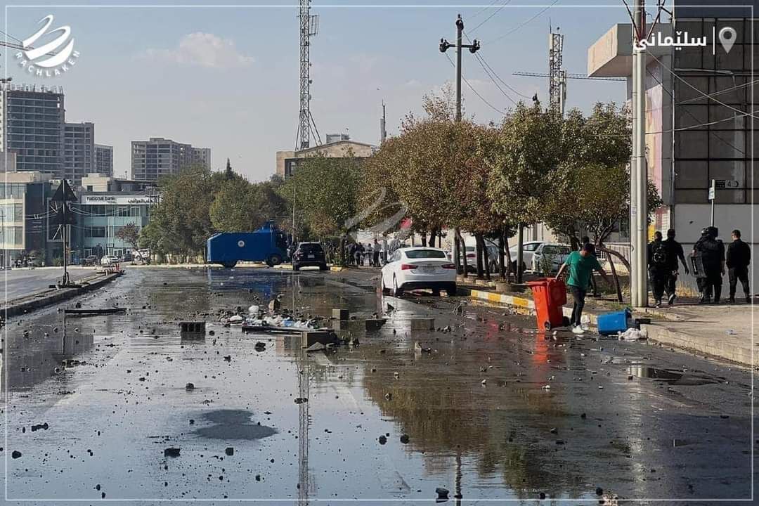 nrldlfy2's tweet photo. مەسعود مووچەی فەرمانبەرانی دزی و گواسترایەوە بۆ ناوماڵەکەی 

 #مەسعود_موچە_دەدزێت https://t.co/HKxhOMM4Vf