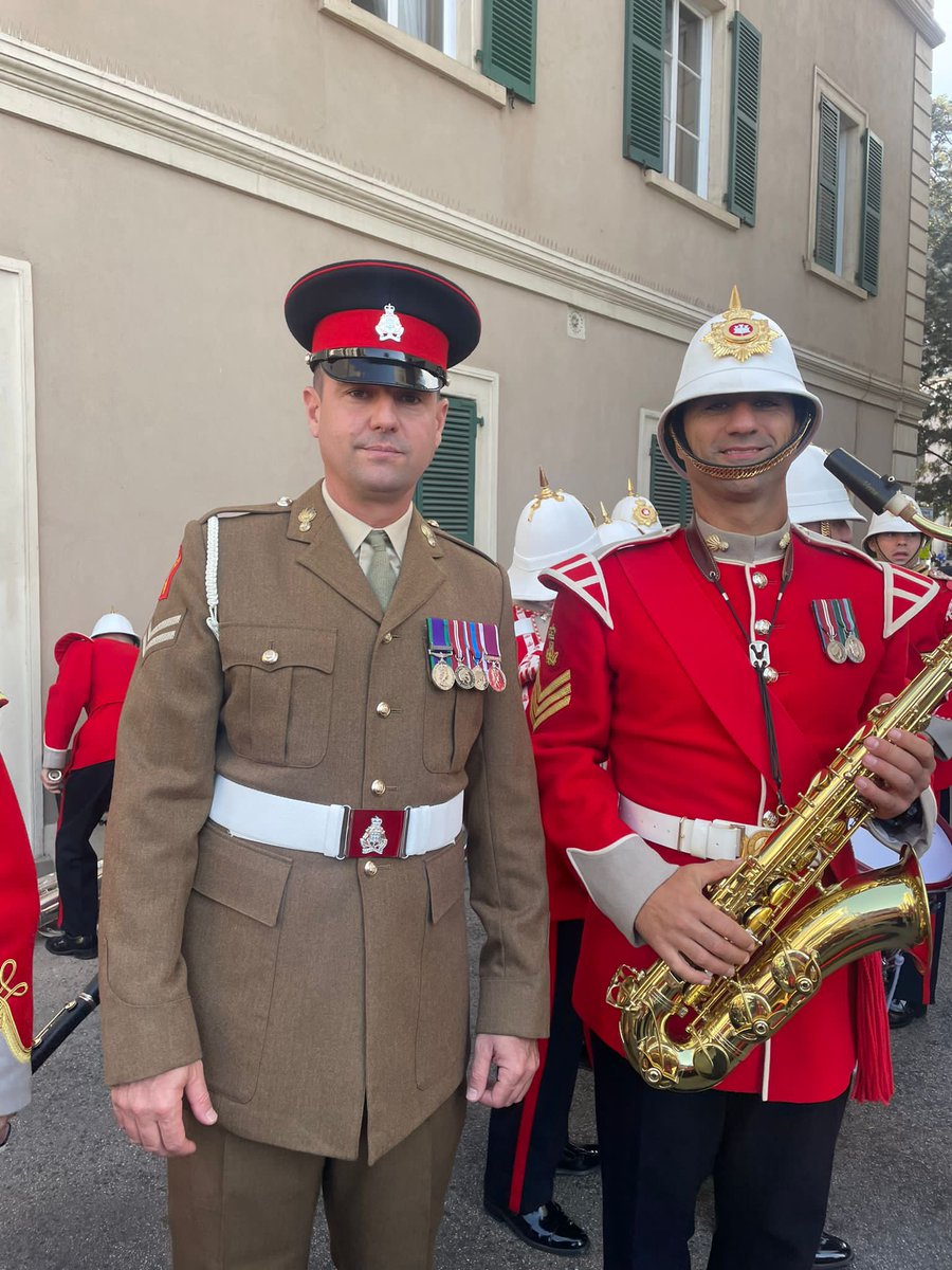 #RemembranceSunday HMC officers honouring those who laid their lives in the service of their country. ECO David Sanchez (Wreath Layer); CO Stephan Llufrio (RG Reserves Cpl) and CO Nicholas Podesta (RG Band Sgt); not pictured CO Jordan Gonzalez (RG Corps of Drums) 🙏🏽🏅