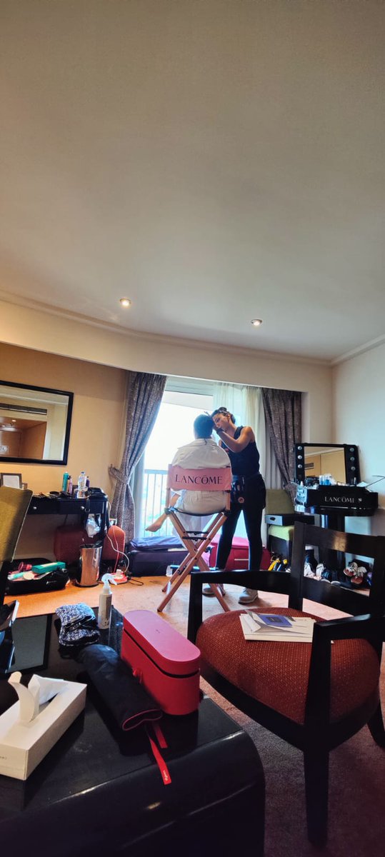 ReallySwara's tweet image. Cairo calling!!!
Team Swara heading to the land of the Nile, the land of the Pharoahs, of the pyramids, of Arabian nights and of the Cairo International Film Festival! 
🤩🤗🌎✨💛 #CIFF44 @CairoFilms