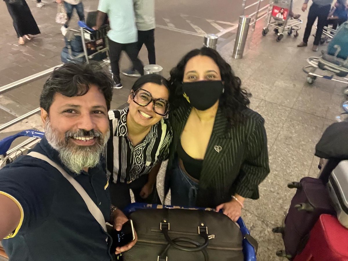 ReallySwara's tweet image. Cairo calling!!!
Team Swara heading to the land of the Nile, the land of the Pharoahs, of the pyramids, of Arabian nights and of the Cairo International Film Festival! 
🤩🤗🌎✨💛 #CIFF44 @CairoFilms