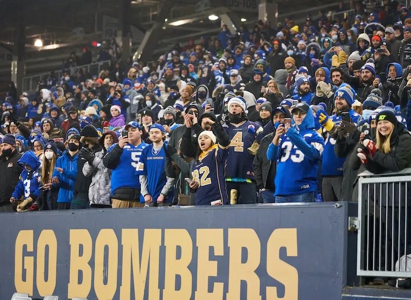 Bobthemediaguy's tweet photo. ππΌ And lots of cheering and cowbells!!! Letβs make every BC offensive down deafening. #LoudestFansInTheCFL Love it #IGField @CFL #WestFinal
@Wpg_BlueBombers https://t.co/2itPCIH03C
