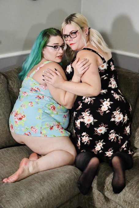 Happy birthday to me. Spoil me and enjoy a peak at a couple pics from the latest shoot. 📷 @pedsrmeds<a href="/tag/myxanniversary"class="tags"><span>#myxanniversary</span></a>