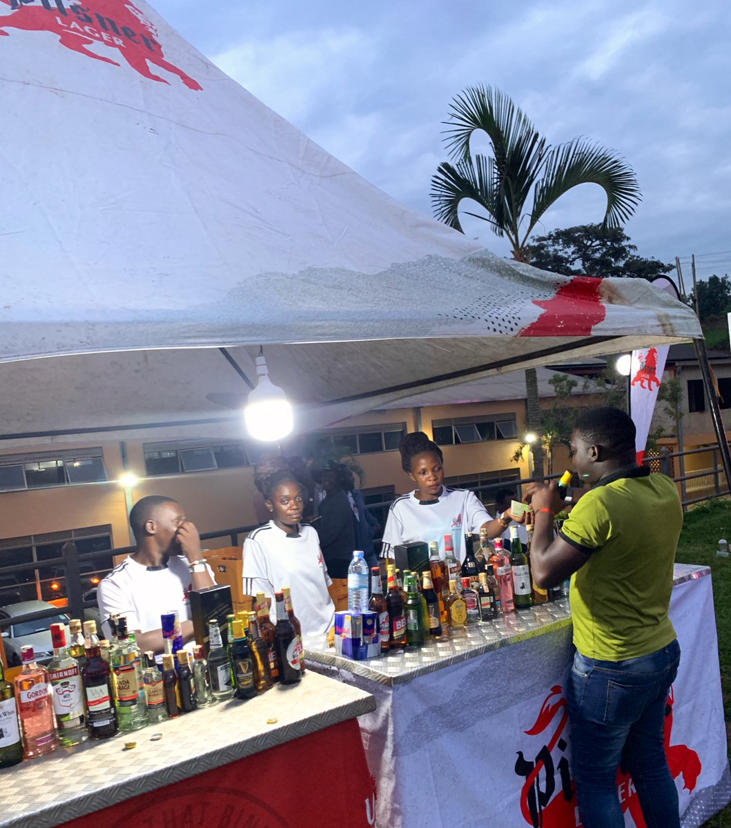 empaako_yange's tweet photo. Ebyokulya ne' byokunywa biriho mubwingi - The drinks & bites are in plenty!
Check out our vendors for coffee, ice cream, popcorn, juice, liquor, and much more!
#KwegonzaAvenue6 #RaisingOurStars https://t.co/cCo5X9MmlP