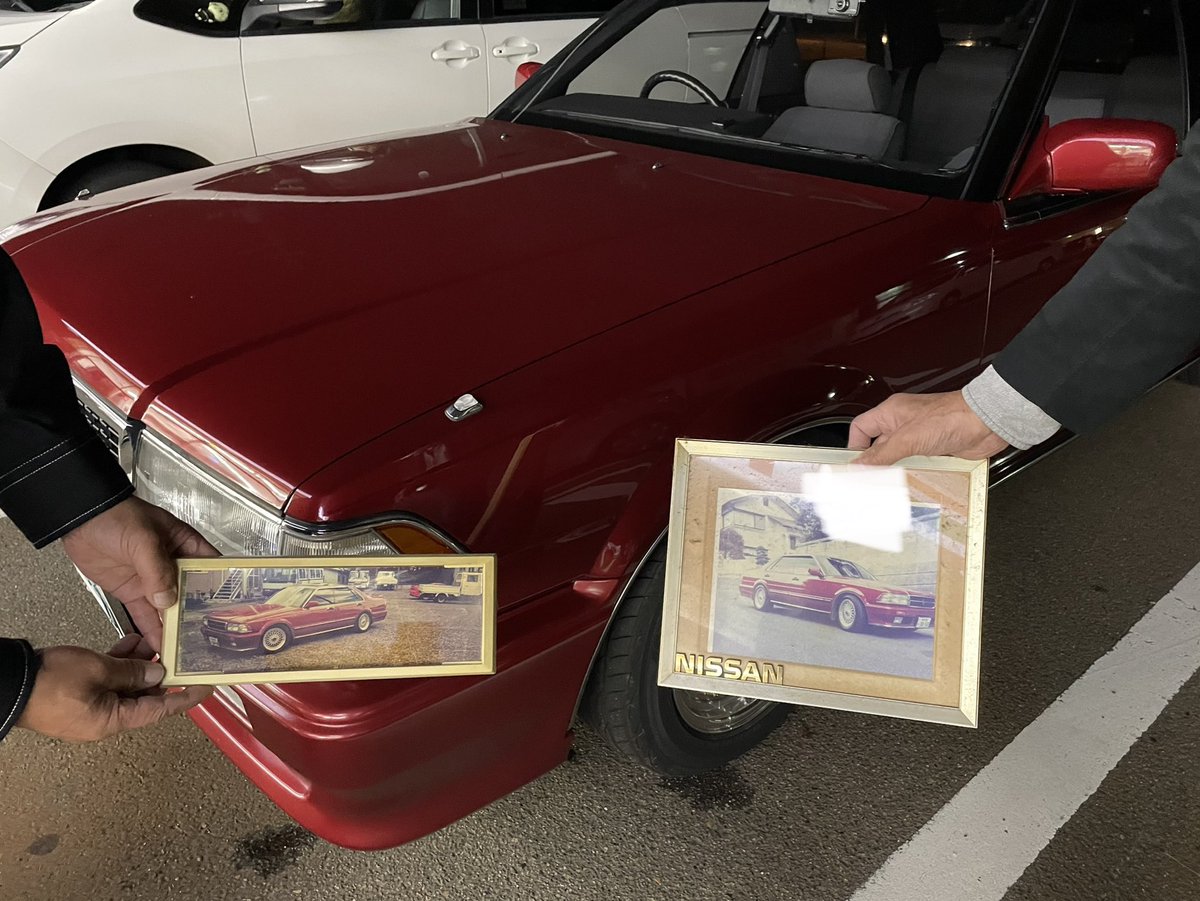 RedPearl1991's tweet photo. 土曜日の話

Y31でセブンの駐車場入ったら突然オデッセイのおっちゃんに「兄ちゃんええ車やな！俺も二十歳の頃全く同じ色の後期セドリックグランツーリスモSV乗っとったで！！」って話かけられて、えマジすか！！ってなったんだけど、家近くだからってわざわざ当時の写真持ってきてくれた！！！
→続く https://t.co/Kx4D9HMenG