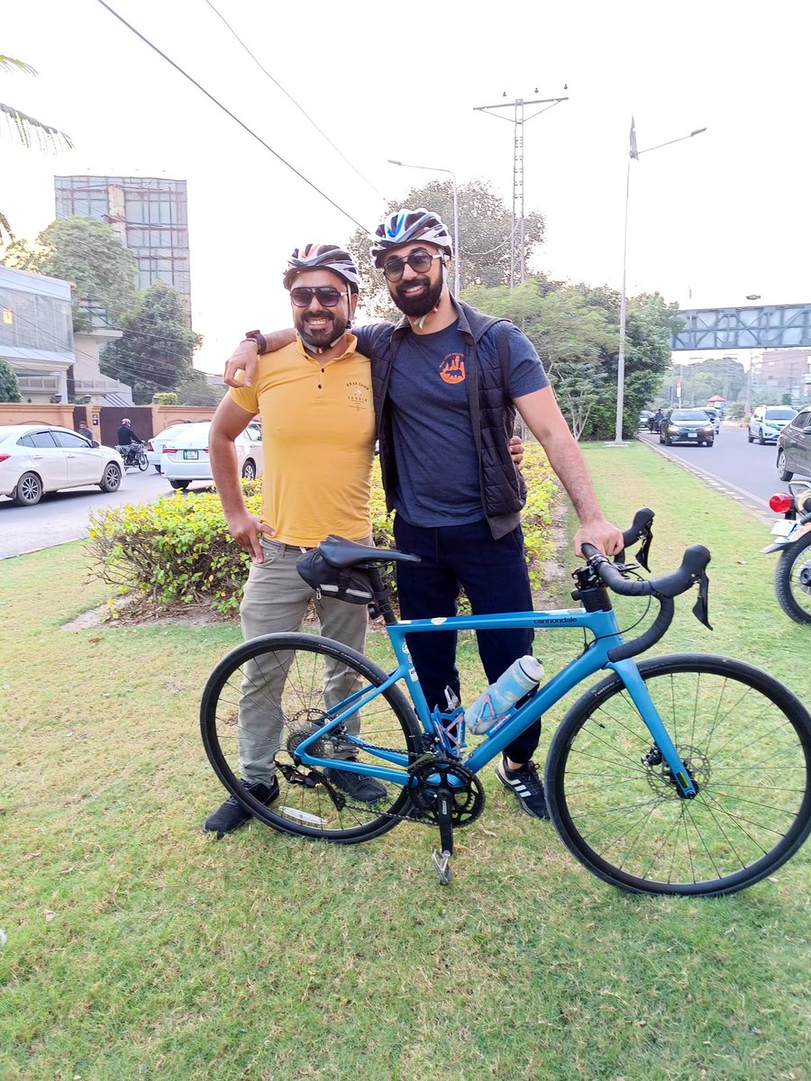 Adeel20222's tweet photo. Yesterday, CML went for a lovely ride with HSY on a beautiful Friday afternoon. #StayFit #Lahore #Cyclists #HSY #criticalMasslahore #shahidcyclehub #cyclingshots https://t.co/K4fR51AvhX