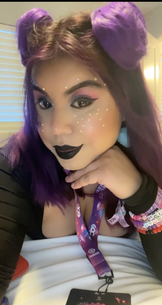 Andriflowerss's tweet photo. Would you guys believe me if I said my space buns are fake 🤪 #EDCOrlando #edcday2 https://t.co/L8WBO3TPY3