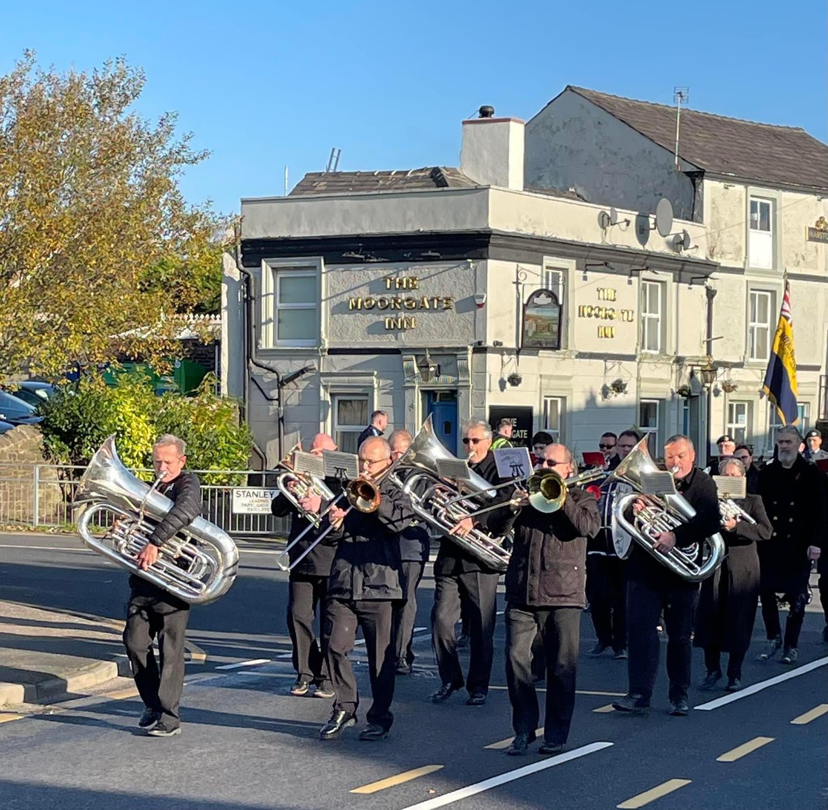 CllrLauraFlynn's tweet image. Thanks to the @PoppyLegion branches of #Aspull, and #NewSprings &amp;amp; #Kirkless, local clergy, Vince M, Old Hall Brass Band, Police, @Aspullrfc volunteer stewards, for supporting and organising today, and to H&amp;amp;S Fishwick Stonemasons for cleaning the memorials for #RemembranceSunday