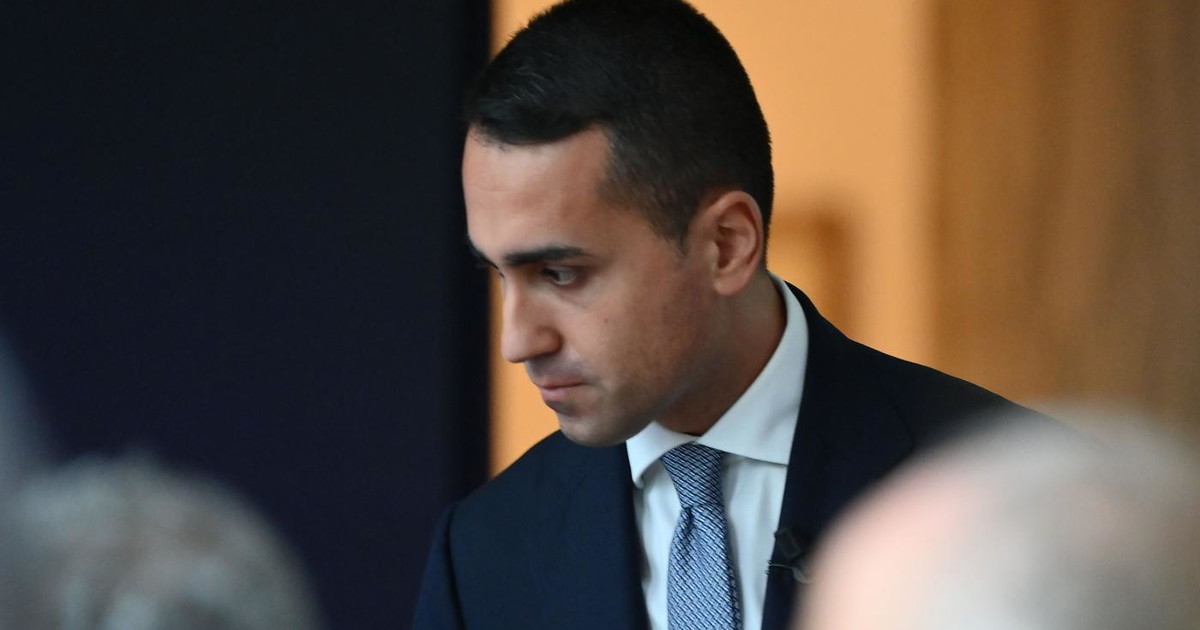 Libero_official's tweet photo. Dietro la poltrona da Inviato speciale dell'Ue per la Regione del Golfo Persico per #DiMaio ci sarebbe il placet di #Draghi  https://t.co/K3oftPsphh https://t.co/Htbsv2cma1