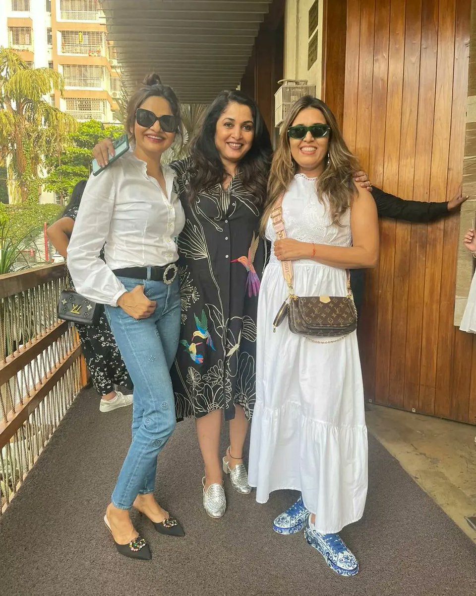 annchi_rk's tweet photo. Beautiful Friendship<3
@meramyakrishnan ♡
@madhoo69 ♡

#friendship #bestie https://t.co/zgfOx8rUw1