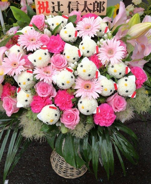 lavieestbelIe's tweet photo. Hello Kitty bouquets https://t.co/IhUJ240ZKZ