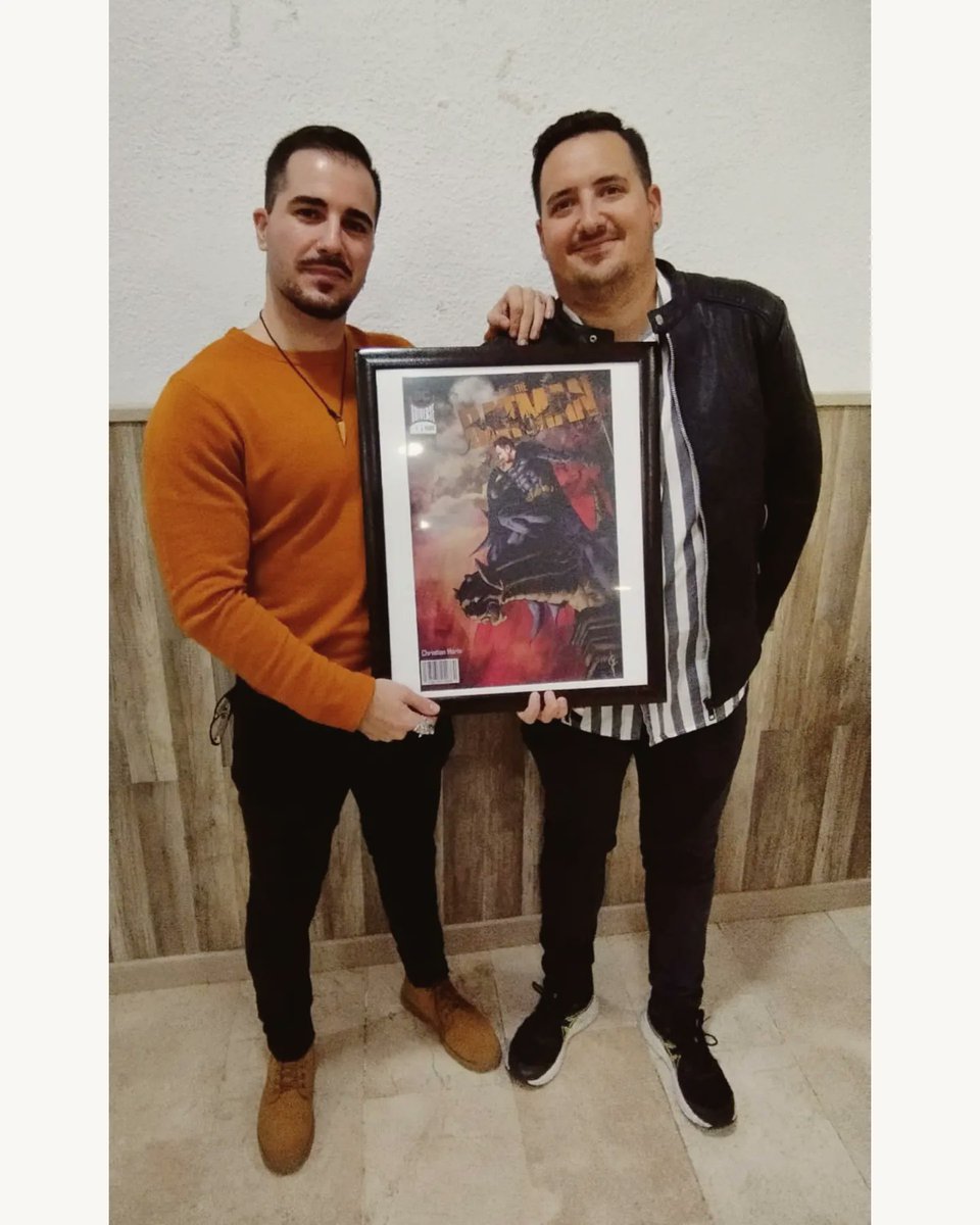 Ch_Lykosart's tweet photo. Hace unos días fue el cumpleaños de uno de mis amigos más cercanos a mi círculo, y en esta ocasión quería regalarle algo especial, que tuviese un valor quien sabe si sentimentalmente incalculable. 
Se trataba de representarle a él como su mayor superhéroe: 
Batman! 🖤🦇 https://t.co/UGCBiWUD1p