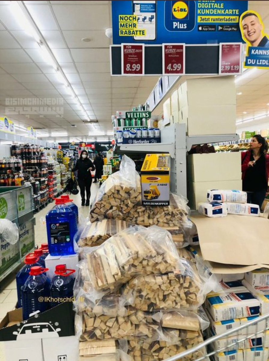 negar_mo59's tweet photo. While Iran unveils its hypersonic missile, Europe is forced to sell firewood to stay warm in winter.
#hard_winter
#Iran https://t.co/1eIdcltOZI
