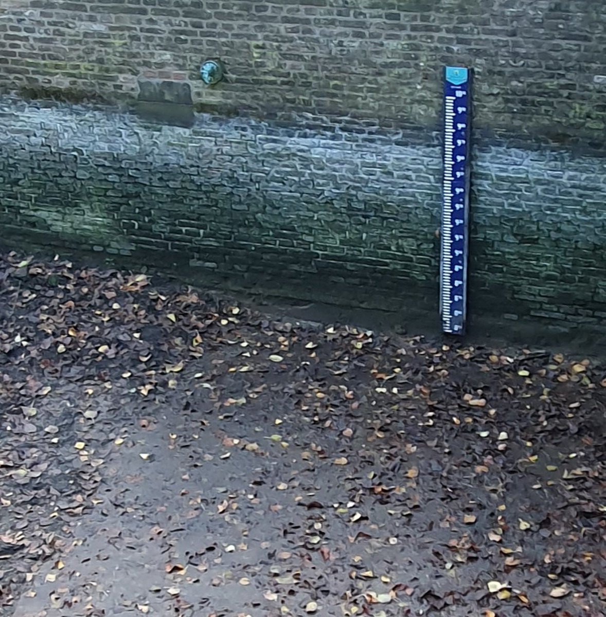 WeerstationV's tweet photo. Beste Sint, fijn dat U er bint. Al maande hebt wiele dröge bekk'n in 8erhoekse kanaale. Nog steeds geen water #drkumphiergeendruppelnoarbenee Kom maar binnen met je knecht en zet dat even recht @wolvenne
@helgavanleur @weermanrobert @weeronline @REGIO8 @janvissersweer @EdAldus https://t.co/GnL5AQc4xZ