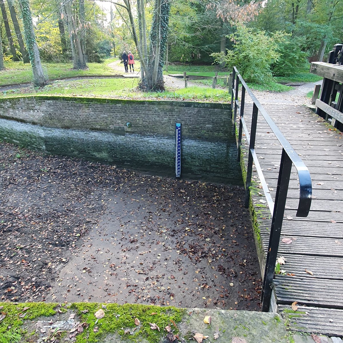 Beste Sint, fijn dat U er bint. Al maande hebt wiele dröge bekk'n in 8erhoekse kanaale. Nog steeds geen water #drkumphiergeendruppelnoarbenee Kom maar binnen met je knecht en zet dat even recht <a href="/wolvenne/">Mark Wolvenne</a>
<a href="/helgavanleur/">Helga van Leur ☀</a> <a href="/weermanrobert/">➡️ Robert de Vries</a> <a href="/weeronline/">Weeronline</a> <a href="/REGIO8/">REGIO8</a> <a href="/janvissersweer/">JAN VISSER</a> <a href="/EdAldus/">Ed Aldus</a>