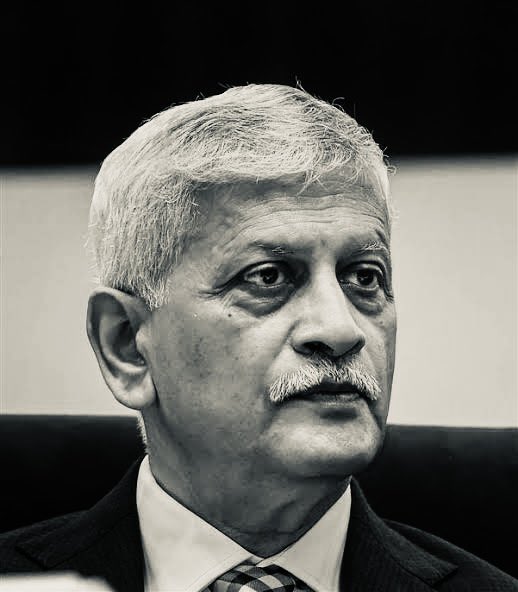 Anatomy Of An Attempted Cover Up — And Failing Miserably At It🧵

Fmr Chief Justice of India UU Lalit has been criticised for a “special listing” of a matter on a Saturday morning. Case relates to GN Saibaba, a human rights activist who has campaigned against corporate interests.