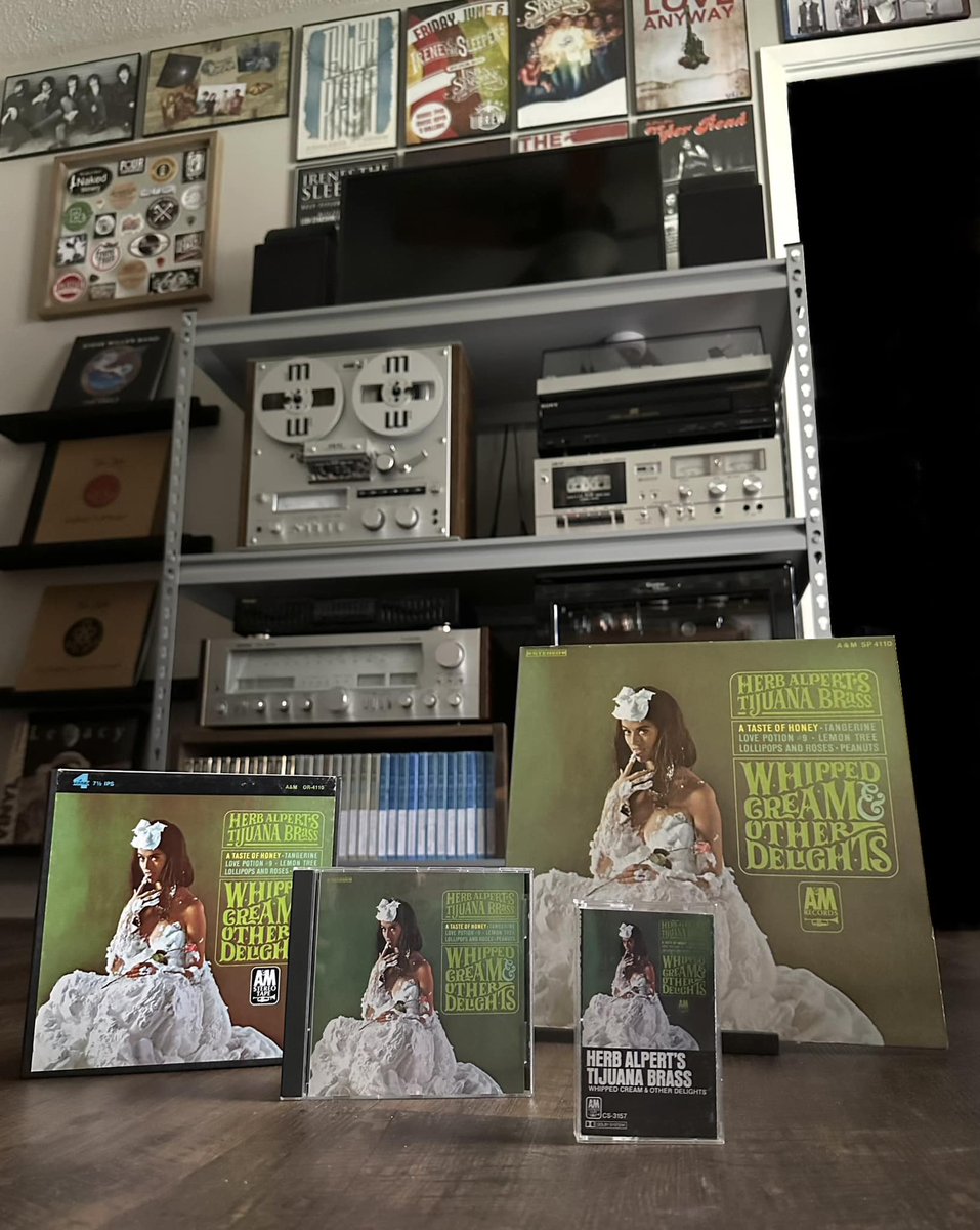 vodouch2000's tweet photo. Real enthusiast. One album on four different media. From left, pre-recorded reel to reel tape, CD, audiocassette and vinyl.
(photo and credit to: Don McPeters)
#reeltape #compactdisc #audiocassette #compactcassette #vinyl https://t.co/uaCLjK15jz